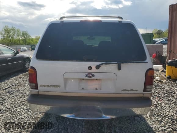 ✅ 2000 Ford Explorer • VIN: 1FMZU63X2YUB17781 • Lot: 53030775. Listed on Copart with 118,781 mi. Free auction sales archive from the USA and detailed vehicle history report at DreamBid. Image 6.