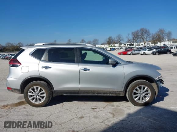 ✅ 2018 Nissan Rogue S • VIN: 5N1AT2MV2JC700353 • Лот: 43693991. Опубликован ранее на IAAI с пробегом 174 946 миль. Бесплатный доступ к архиву аукционных продаж из США и подробный отчёт об истории автомобиля на DreamBid. Изображение 13.