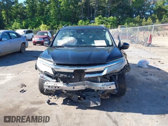 ✅ 2019 Honda Pilot Touring 8-Passenger • VIN: 5FNYF5H95KB019150 • Lot: 42173811. Listed on IAAI with 81,995 mi. Free auction sales archive from the USA and detailed vehicle history report at DreamBid. Image 13.