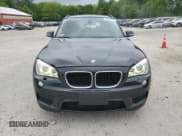 ✅ 2013 BMW X1 xDrive35i • VIN: WBAVM5C52DVV90853 • Lot: 58028215. Wystawiony na Copart z przebiegiem 191 015 mil. Bezpłatny archiwum sprzedaży aukcyjnych z USA i szczegółowy raport historii pojazdu na DreamBid. Zdjęcie 5.