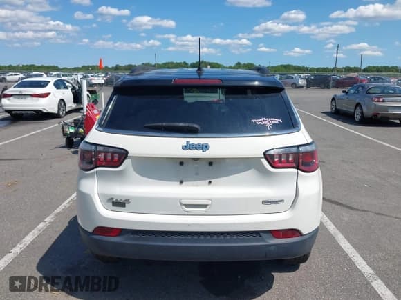 ✅ 2018 Jeep Compass Latitude • VIN: 3C4NJDBB2JT328209 • Lot: 42378767. Listed on IAAI with 94,239 mi. Free auction sales archive from the USA and detailed vehicle history report at DreamBid. Image 16.