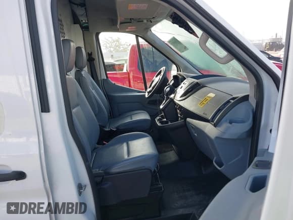 ✅ 2019 Ford Transit • VIN: 1FTBW2CM4KKB73058 • Lot: 43800917. Wystawiony na IAAI z przebiegiem 98 200 mil. Bezpłatny archiwum sprzedaży aukcyjnych z USA i szczegółowy raport historii pojazdu na DreamBid. Zdjęcie 5.
