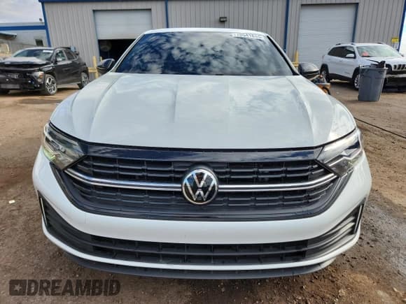 ✅ 2022 Volkswagen Jetta Sport • VIN: 3VWBM7BU2NM032861 • Lot: 70541845. Wystawiony na Copart z przebiegiem 21 722 mil. Bezpłatny archiwum sprzedaży aukcyjnych z USA i szczegółowy raport historii pojazdu na DreamBid. Zdjęcie 5.
