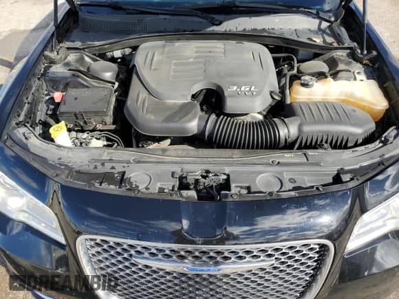 ✅ 2018 Chrysler 300 Touring • VIN: 2C3CCAAG4JH341926 • Lot: 90263395. Listed on Copart with 138,525 mi. Free auction sales archive from the USA and detailed vehicle history report at DreamBid. Image 11.