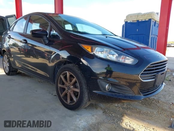 ✅ 2019 Ford Fiesta SE • VIN: 3FADP4BJ3KM106846 • Lot: 43279571. Wystawiony na IAAI z przebiegiem 149 227 mil. Bezpłatny archiwum sprzedaży aukcyjnych z USA i szczegółowy raport historii pojazdu na DreamBid. Zdjęcie 1.