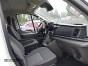 ✅ 2025 Ford Transit Passenger XL • VIN: 1FBAX2Y84SKA50207 • Lot: 43013050. Wystawiony na IAAI z przebiegiem 8 796 mil. Bezpłatny archiwum sprzedaży aukcyjnych z USA i szczegółowy raport historii pojazdu na DreamBid. Zdjęcie 5.