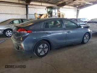 ✅ 2019 Hyundai Ioniq Blue • VIN: KMHC65LC8KU139587 • Lot: 46836045. Wystawiony na Copart z przebiegiem 74 297 mil. Bezpłatny archiwum sprzedaży aukcyjnych z USA i szczegółowy raport historii pojazdu na DreamBid. Zdjęcie 3.