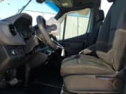 ✅ 2019 Mercedes-Benz Sprinter • VIN: WD3PF1CD2KP139648 • Lot: 71489624. Wystawiony na Copart z przebiegiem 821 mil. Bezpłatny archiwum sprzedaży aukcyjnych z USA i szczegółowy raport historii pojazdu na DreamBid. Zdjęcie 7.