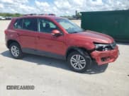 ✅ 2012 Volkswagen Tiguan SE • VIN: WVGAV7AX7CW077231 • Лот: 62350405. Опубликован ранее на Copart с пробегом 162 155 миль. Бесплатный доступ к архиву аукционных продаж из США и подробный отчёт об истории автомобиля на DreamBid. Изображение 4.
