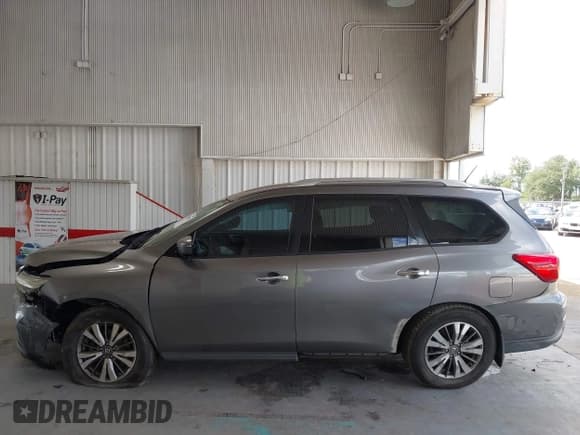 ✅ 2017 Nissan Pathfinder Platinum • VIN: 5N1DR2MN2HC627183 • Lot: 43301987. Listed on IAAI with 139,784 mi. Free auction sales archive from the USA and detailed vehicle history report at DreamBid. Image 15.