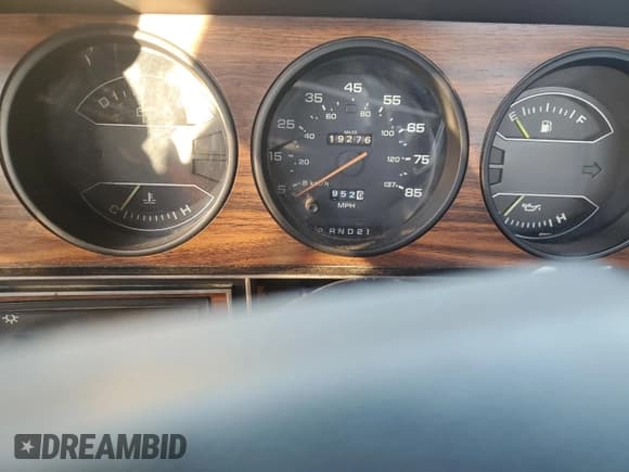 ✅ 1988 Dodge D/W 100 • VIN: 1B7FD04XXJS678038 • Lot: 84737964. Listed on Copart with 19,276 mi. Free auction sales archive from the USA and detailed vehicle history report at DreamBid. Image 9.