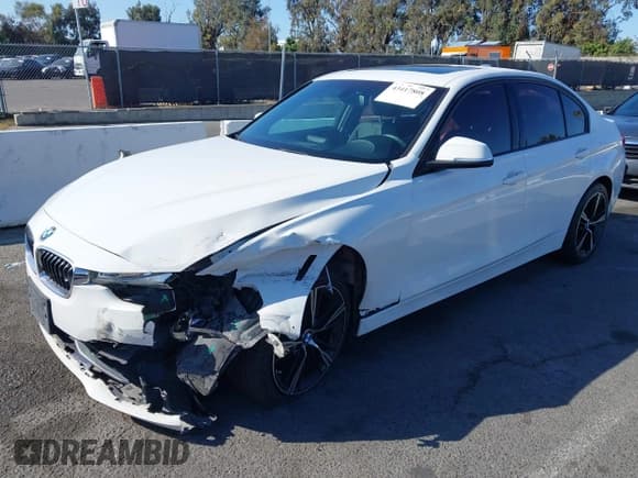 ✅ 2016 BMW 3 Series 328i • VIN: WBA8E9G59GNU30100 • Lot: 43417808. Wystawiony na IAAI z przebiegiem 92 818 mil. Bezpłatny archiwum sprzedaży aukcyjnych z USA i szczegółowy raport historii pojazdu na DreamBid. Zdjęcie 18.