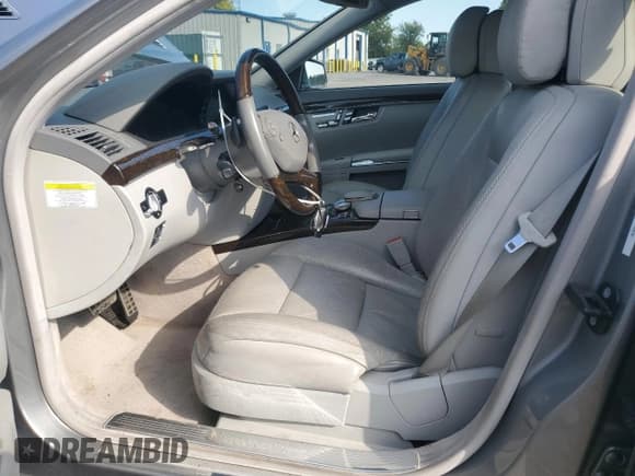 ✅ 2011 Mercedes-Benz S 400 • VIN: WDDNG9FB8BA361543 • Lot: 80281245. Listed on Copart with 110,645 mi. Free auction sales archive from the USA and detailed vehicle history report at DreamBid. Image 7.