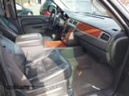 ✅ 2011 Chevrolet Suburban LTZ • VIN: 1GNSKKE31BR238186 • Lot: 43644029. Wystawiony na IAAI z przebiegiem 282 432 mil. Bezpłatny archiwum sprzedaży aukcyjnych z USA i szczegółowy raport historii pojazdu na DreamBid. Zdjęcie 5.