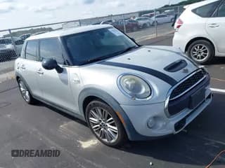 ✅ 2016 MINI Hardtop 4 Door S • VIN: WMWXU3C51G2D28912 • Лот: 43043326. Опубликован ранее на IAAI с пробегом 128 286 миль. Бесплатный доступ к архиву аукционных продаж из США и подробный отчёт об истории автомобиля на DreamBid. Изображение 1.
