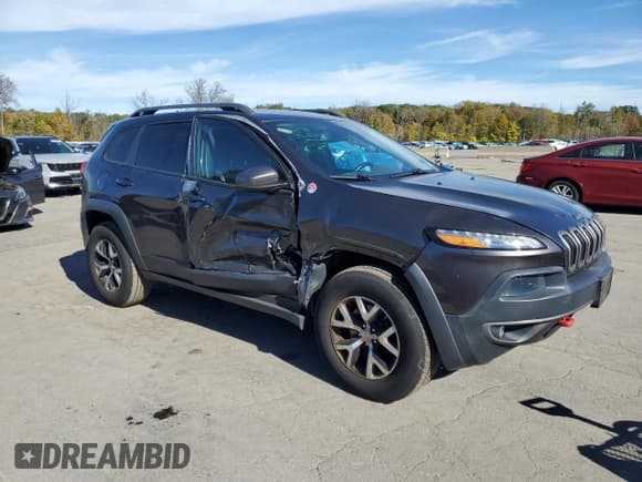 ✅ 2014 Jeep Cherokee Trailhawk • VIN: 1C4PJMBS6EW182258 • Lot: 86498585. Wystawiony na Copart z przebiegiem 102 103 mil. Bezpłatny archiwum sprzedaży aukcyjnych z USA i szczegółowy raport historii pojazdu na DreamBid. Zdjęcie 4.