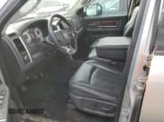 ✅ 2009 Dodge 1500 Laramie • VIN: 1D3HV13T39J530042 • Lot: 41770485. Wystawiony na Copart z przebiegiem 128 856 mil. Bezpłatny archiwum sprzedaży aukcyjnych z USA i szczegółowy raport historii pojazdu na DreamBid. Zdjęcie 7.