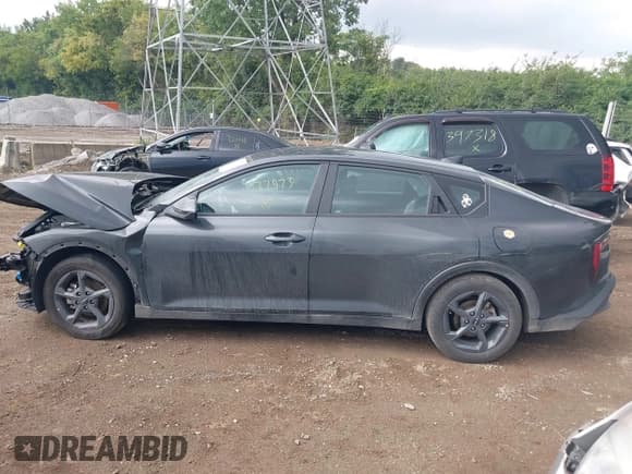 ✅ 2025 Kia K4 LXS • VIN: 3KPFT4DE5SE077973 • Лот: 43027830. Опубликован ранее на IAAI с пробегом 13 289 миль. Бесплатный доступ к архиву аукционных продаж из США и подробный отчёт об истории автомобиля на DreamBid. Изображение 13.