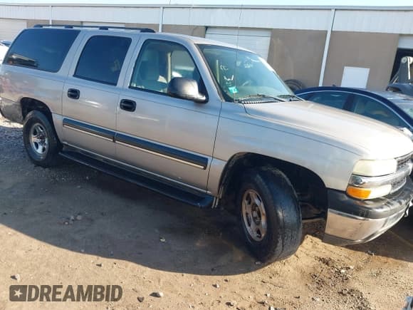 ✅ 2004 Chevrolet Suburban LT • VIN: 1GNEC16T84R125633 • Lot: 42564242. Listed on IAAI with 328,946 mi. Free auction sales archive from the USA and detailed vehicle history report at DreamBid. Image 1.