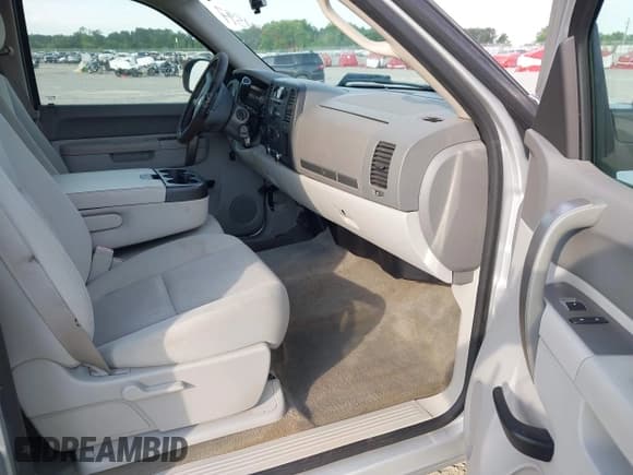 ✅ 2012 Chevrolet Silverado 1500 1HY • VIN: 3GCUKUEJ7CG247794 • Lot: 42234597. Listed on IAAI with 141,324 mi. Free auction sales archive from the USA and detailed vehicle history report at DreamBid. Image 5.