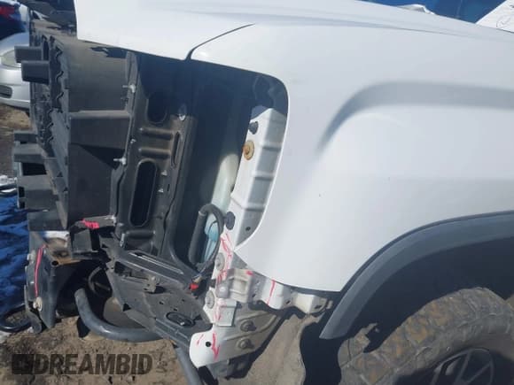 ✅ 2018 GMC Sierra 1500 SLT • VIN: 1GTV2NEC5JZ108868 • Lot: 41282062. Wystawiony na IAAI z przebiegiem 165 793 mil. Bezpłatny archiwum sprzedaży aukcyjnych z USA i szczegółowy raport historii pojazdu na DreamBid. Zdjęcie 18.