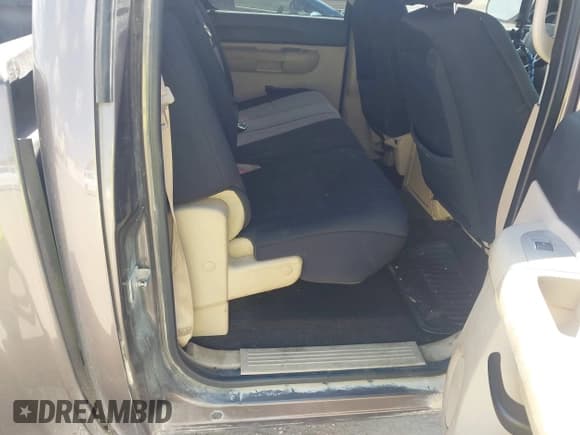 ✅ 2007 Chevrolet Silverado 1500 1LT • VIN: 2GCEC13J371676450 • Lot: 43393972. Wystawiony na IAAI z przebiegiem 313 790 mil. Bezpłatny archiwum sprzedaży aukcyjnych z USA i szczegółowy raport historii pojazdu na DreamBid. Zdjęcie 8.