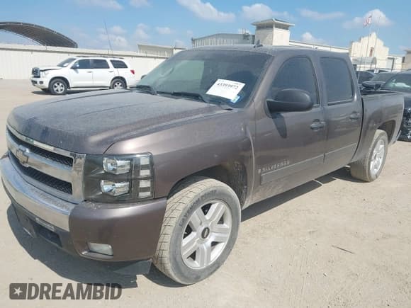 ✅ 2007 Chevrolet Silverado 1500 1LT • VIN: 2GCEC13J371676450 • Lot: 43393972. Wystawiony na IAAI z przebiegiem 313 790 mil. Bezpłatny archiwum sprzedaży aukcyjnych z USA i szczegółowy raport historii pojazdu na DreamBid. Zdjęcie 17.