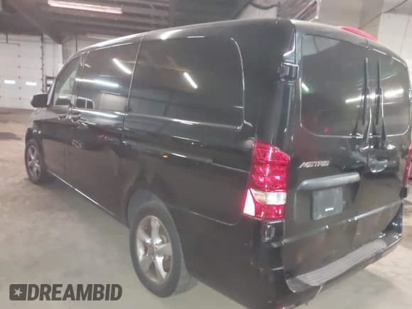 ✅ 2018 Mercedes-Benz Metris Passenger • VIN: WD4PG2EEXJ3395384 • Lot: 43877420. Listed on IAAI with 272,097 mi. Free auction sales archive from the USA and detailed vehicle history report at DreamBid. Image 3.