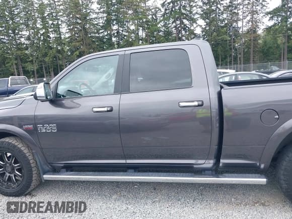 ✅ 2017 Ram 1500 Laramie • VIN: 1C6RR7VT1HS759515 • Lot: 42672289. Wystawiony na IAAI z przebiegiem 68 664 mil. Bezpłatny archiwum sprzedaży aukcyjnych z USA i szczegółowy raport historii pojazdu na DreamBid. Zdjęcie 15.