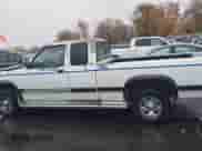 1994 Dodge Dakota z VIN 1B7GG23X0RS575506, wystawiony jako IAAI lot #40965226 z przebiegiem 89 884 mil mil oraz . Historia ofert i sprzedaży dostępna na DreamBid. Obrazek 14.