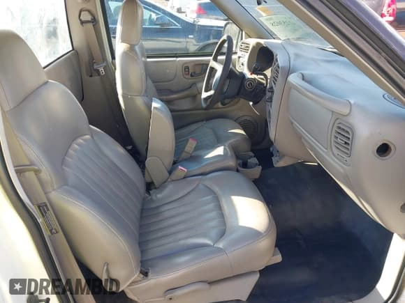 ✅ 2003 Chevrolet S-10 LS • VIN: 1GCCS14X738172407 • Лот: 41253028. Опубликован ранее на IAAI с пробегом Не указан. Бесплатный доступ к архиву аукционных продаж из США и подробный отчёт об истории автомобиля на DreamBid. Изображение 5.