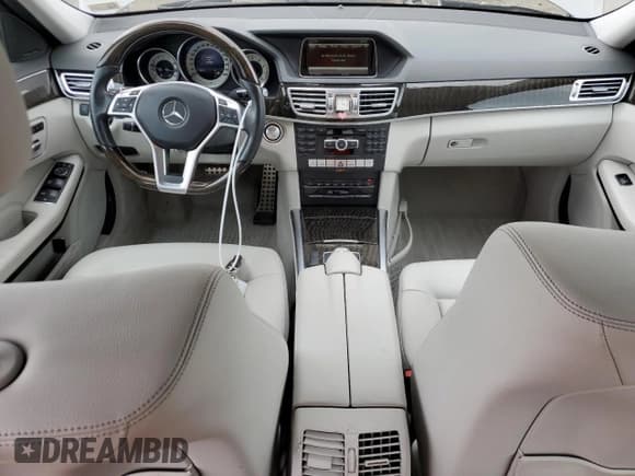 ✅ 2015 Mercedes-Benz E 350 Sport • VIN: WDDHF5KB5FB098877 • Lot: 56372875. Wystawiony na Copart z przebiegiem 27 569 mil. Bezpłatny archiwum sprzedaży aukcyjnych z USA i szczegółowy raport historii pojazdu na DreamBid. Zdjęcie 8.