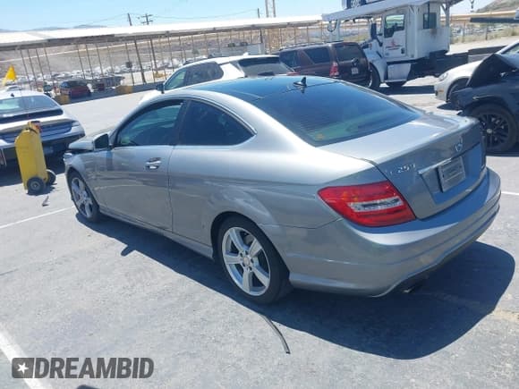 ✅ 2012 Mercedes-Benz C 250 • VIN: WDDGJ4HB2CF881493 • Lot: 42853863. Wystawiony na IAAI z przebiegiem 108 215 mil. Bezpłatny archiwum sprzedaży aukcyjnych z USA i szczegółowy raport historii pojazdu na DreamBid. Zdjęcie 3.