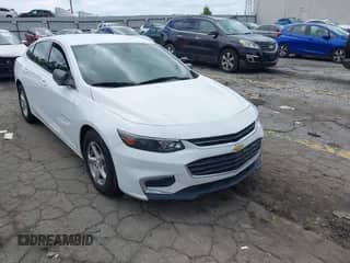 2016 Chevrolet Malibu LS z VIN 1G1ZB5ST3GF338577, wystawiony jako IAAI lot #42909811 z przebiegiem 135 279 mil mil oraz . Historia ofert i sprzedaży dostępna na DreamBid. Obrazek 1.