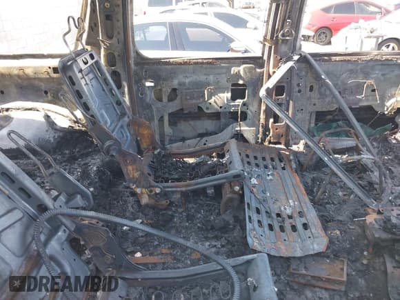 ✅ 2007 Chevrolet Suburban Commercial • VIN: 3GNGK26K77G143019 • Lot: 42608014. Wystawiony na IAAI z przebiegiem Nie podano. Bezpłatny archiwum sprzedaży aukcyjnych z USA i szczegółowy raport historii pojazdu na DreamBid. Zdjęcie 8.