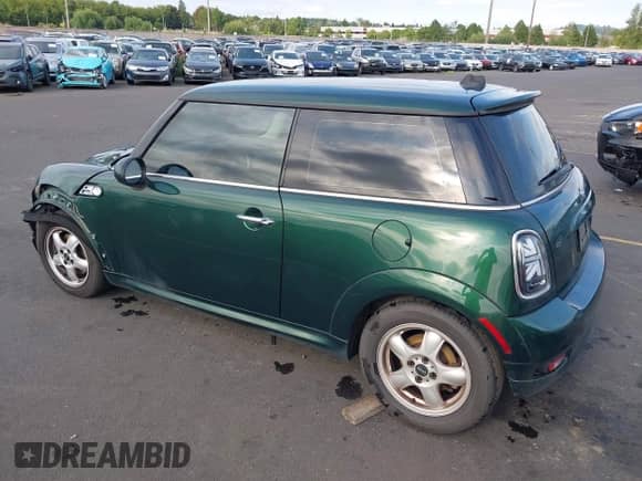 2011 MINI Hardtop with VIN WMWSU3C58BT091720, listed as a IAAI auction lot 42875190 with 60,918 mi miles and . Bid and sale history available at DreamBid. Image 3.
