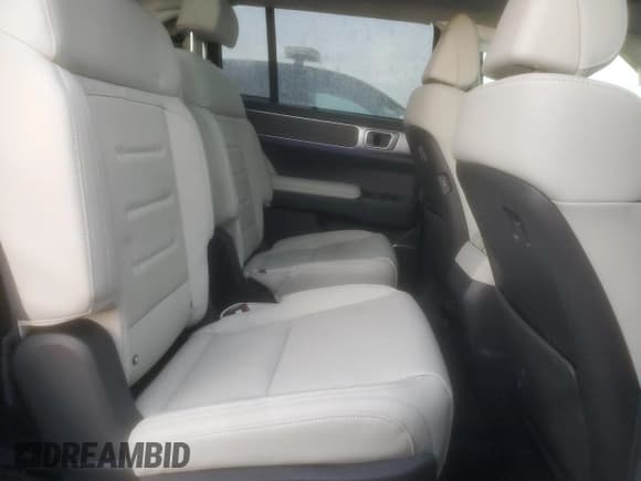 ✅ 2025 Hyundai Santa Fe Calligraphy • VIN: 5NMP5DG11SH062130 • Lot: 86316425. Listed on Copart with 1,772 mi. Free auction sales archive from the USA and detailed vehicle history report at DreamBid. Image 11.
