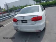 ✅ 2014 Volkswagen Jetta TDI w/Premium/Nav • VIN: 3VWLL7AJ4EM430524 • Lot: 42268673. Wystawiony na IAAI z przebiegiem 137 721 mil. Bezpłatny archiwum sprzedaży aukcyjnych z USA i szczegółowy raport historii pojazdu na DreamBid. Zdjęcie 15.