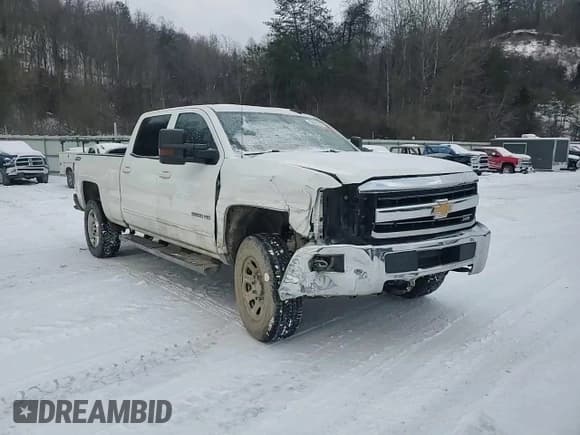 ✅ 2018 Chevrolet Silverado 2500HD LT • VIN: 1GC1KVEG1JF204581 • Lot: 88690305. Wystawiony na Copart z przebiegiem 131 127 mil. Bezpłatny archiwum sprzedaży aukcyjnych z USA i szczegółowy raport historii pojazdu na DreamBid. Zdjęcie 12.