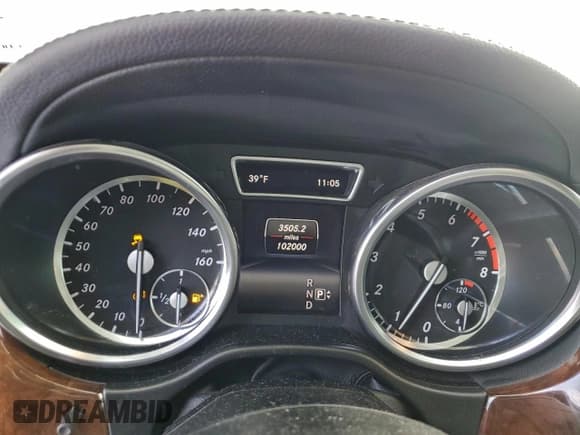 ✅ 2014 Mercedes-Benz M 550 • VIN: 4JGDA7DB9EA393285 • Lot: 95114095. Wystawiony na Copart z przebiegiem 102 000 mil. Bezpłatny archiwum sprzedaży aukcyjnych z USA i szczegółowy raport historii pojazdu na DreamBid. Zdjęcie 9.