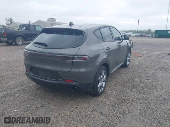 2024 Dodge Hornet R/T z VIN ZACPDFCW4R3A26752, wystawiony jako IAAI lot #42165840 z przebiegiem 26 374 mil mil oraz . Historia ofert i sprzedaży dostępna na DreamBid. Obrazek 4.