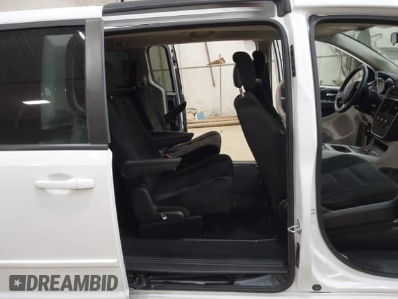 ✅ 2016 Dodge Grand Caravan SXT • VIN: 2C4RDGCG1GR375974 • Lot: 43515232. Listed on IAAI with 76,474 mi. Free auction sales archive from the USA and detailed vehicle history report at DreamBid. Image 8.