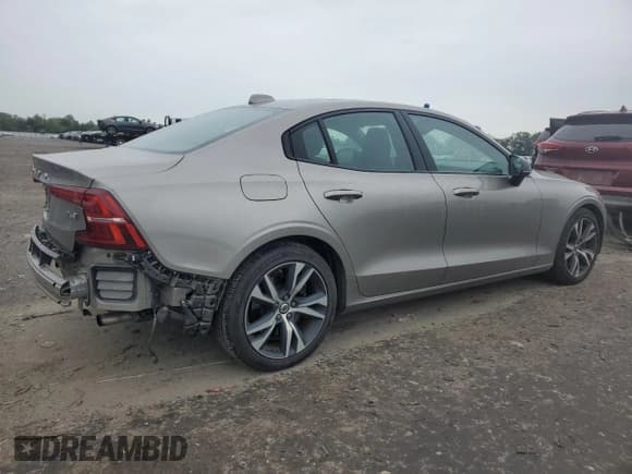 ✅ 2019 Volvo S60 R-Design • VIN: 7JRA22TM3KG013183 • Лот: 84262005. Опубликован ранее на Copart с пробегом 60 583 миль. Бесплатный доступ к архиву аукционных продаж из США и подробный отчёт об истории автомобиля на DreamBid. Изображение 3.