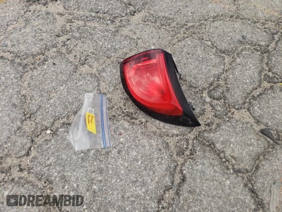 ✅ 2018 Chrysler Pacifica LX • VIN: 2C4RC1CG2JR188640 • Lot: 50393385. Listed on Copart with 282,040 mi. Free auction sales archive from the USA and detailed vehicle history report at DreamBid. Image 13.