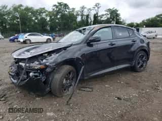 2024 Dodge Hornet R/T z VIN ZACPDFCW3R3A18304, wystawiony jako Copart lot #63466905 z przebiegiem 32 962 mil mil oraz Nie do naprawy • Non repairable. Historia ofert i sprzedaży dostępna na DreamBid. Obrazek 1.