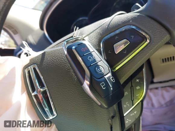 ✅ 2017 Lincoln MKX Reserve • VIN: 2LMPJ6LR0HBL43331 • Lot: 43783579. Listed on IAAI with 67,917 mi. Free auction sales archive from the USA and detailed vehicle history report at DreamBid. Image 11.