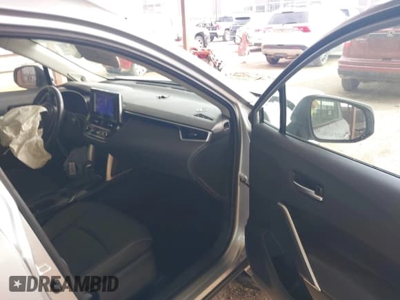 ✅ 2024 Toyota Corolla Cross XLE • VIN: 7MUDAAAG4RV102594 • Lot: 43496530. Wystawiony na IAAI z przebiegiem 16 004 mil. Bezpłatny archiwum sprzedaży aukcyjnych z USA i szczegółowy raport historii pojazdu na DreamBid. Zdjęcie 5.