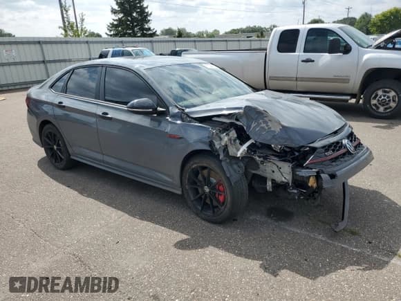 ✅ 2024 Volkswagen Jetta 40th Anniversary Edition • VIN: 3VW8T7BU4RM053469 • Лот: 71026125. Опубликован ранее на Copart с пробегом 14 130 миль. Бесплатный доступ к архиву аукционных продаж из США и подробный отчёт об истории автомобиля на DreamBid. Изображение 4.