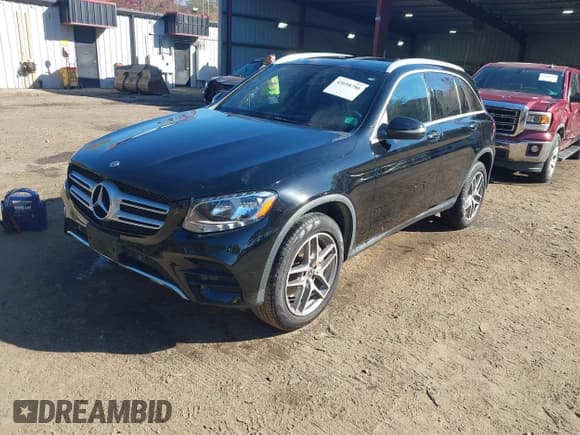 ✅ 2018 Mercedes-Benz GLC 300 • VIN: WDC0G4JBXJV063639 • Lot: 43698786. Wystawiony na IAAI z przebiegiem 35 885 mil. Bezpłatny archiwum sprzedaży aukcyjnych z USA i szczegółowy raport historii pojazdu na DreamBid. Zdjęcie 2.