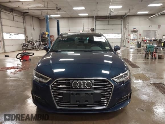 ✅ 2017 Audi A3 e-tron Sportback Premium Plus • VIN: WAUTPBFFXHA073315 • Lot: 42929423. Wystawiony na IAAI z przebiegiem 116 591 mil. Bezpłatny archiwum sprzedaży aukcyjnych z USA i szczegółowy raport historii pojazdu na DreamBid. Zdjęcie 12.